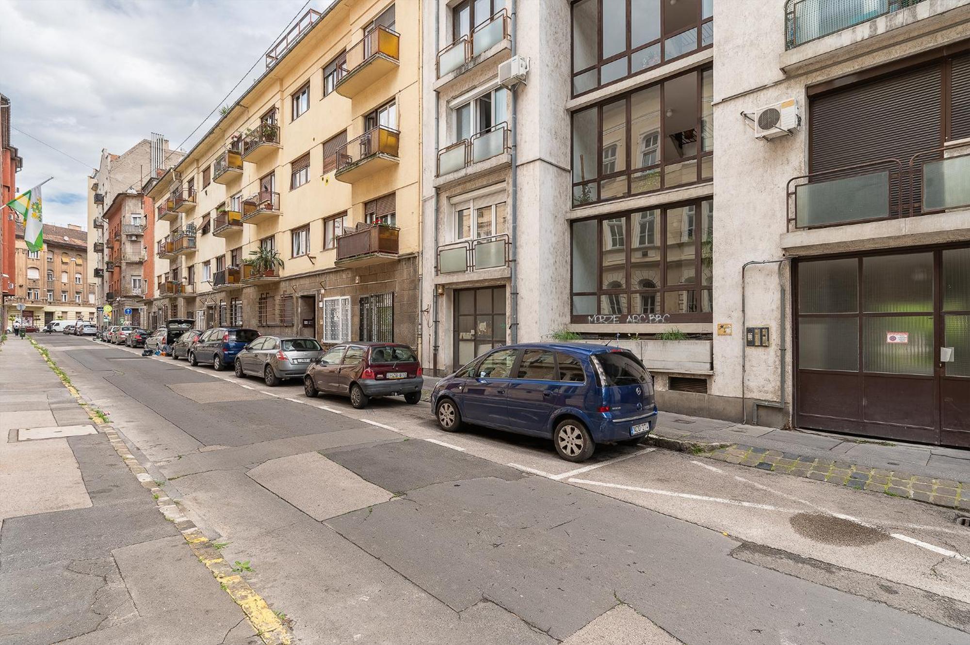 Newly Renovated!!! - Modern Apartment 10 Minutes From The Grand Boulevard Budapest Exterior photo